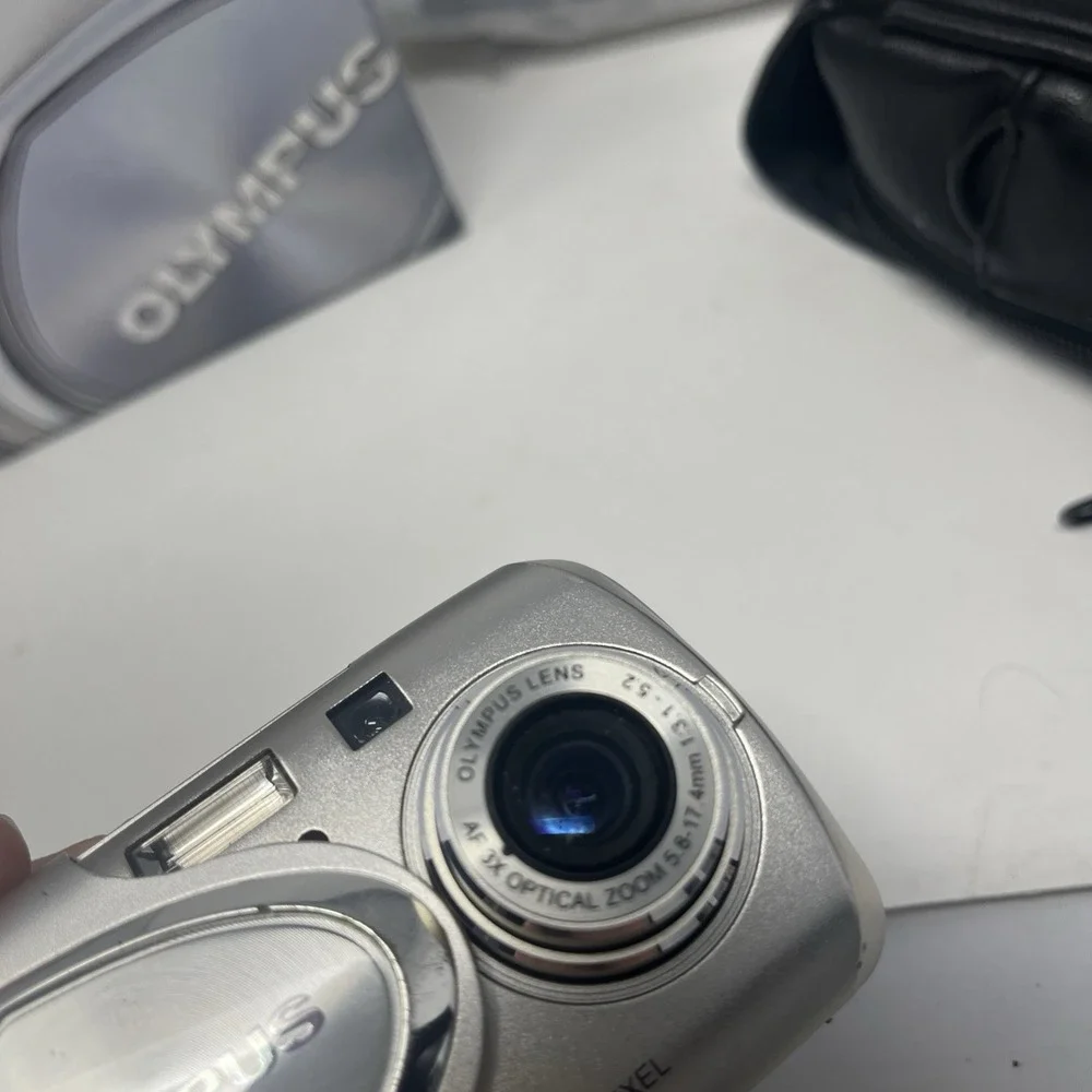 Olympus Stylus 300 Digital Camera 3.2MP, 1.5